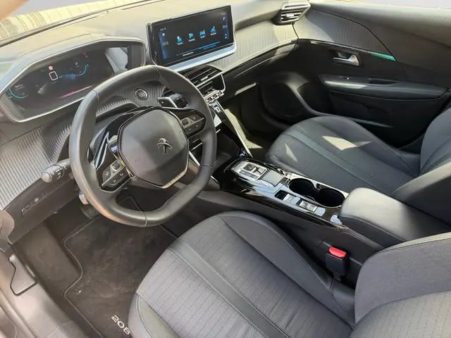 Peugeot 208 1.2 PureTech Allure Black Pack Aut- 360 Camera, Carplay, Android Auto, Privacy Glass, Xe...