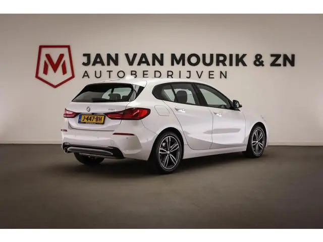 BMW 1-serie 118i Executive Edition | HALF LEDER | DAB | APPLE | DRAADLOZE LADER | CAMERA | 17"