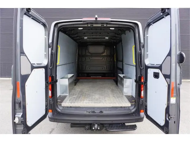 Volkswagen Crafter 160pk Automaat RWD L3H2/L2H1 LED 3500kg Trekhaak Apple Carplay Camera Navigatie C...