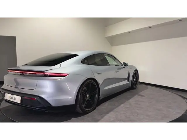 Porsche Taycan Performance 84 kWh | Performance accu Plus | Luchtvering | Warmtepomp