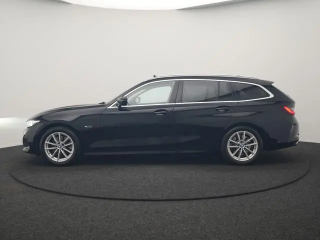 BMW 3-serie Touring 320e Luxury Line Facelift PHEV Dealer O.H. | Trekhaak Af Fabriek | Panodak | Hea...