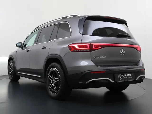 Mercedes-Benz EQB 250 AMG Line 67 kWh 97% SOH | Sfeerverlichting | Stoelverwarming | Navigatie |
