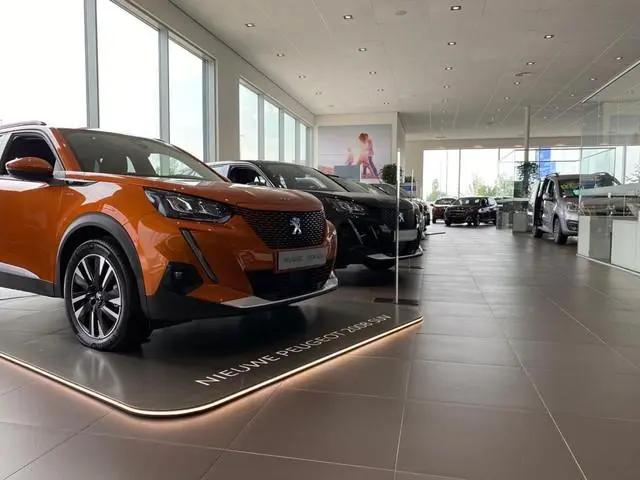 Peugeot e-5008