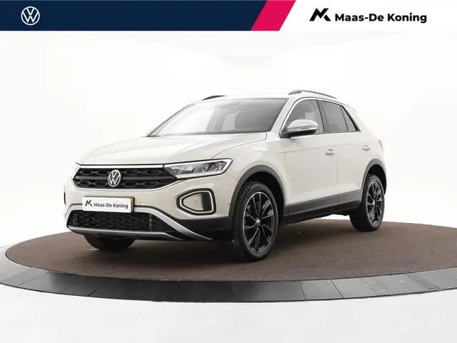 Volkswagen T-Roc 1.5 TSI 150pk DSG Life · Trekhaak · Stoelverwarming · Apple/Android Car Play · Navi...