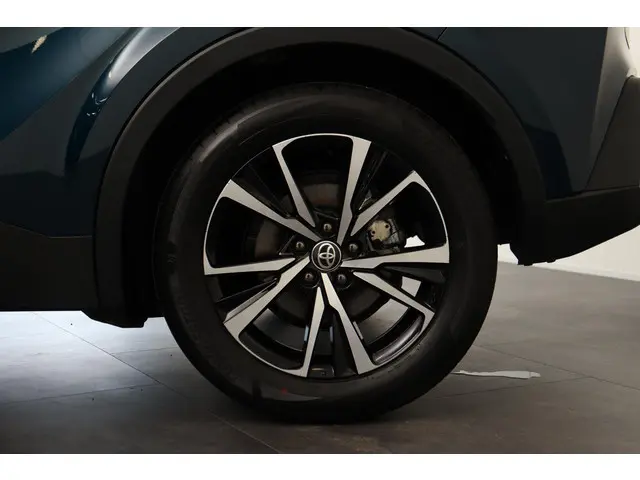 Toyota C-HR 1.8 Hybrid 140 First Edition Bitone, Groot scherm Stoel en stuurverwarming, Apple Carpla...