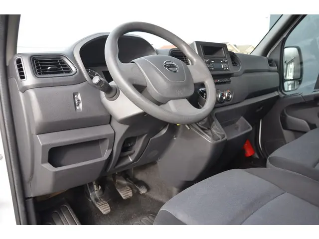Nissan NV400