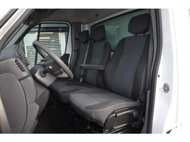Nissan NV400