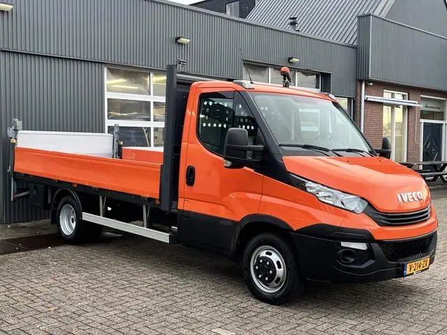 Iveco Daily 35C14 2.3 375 Laadklep 500kg Trekhaak 3500kg trekgewicht Airco 2-Persoons Open laadbak P...