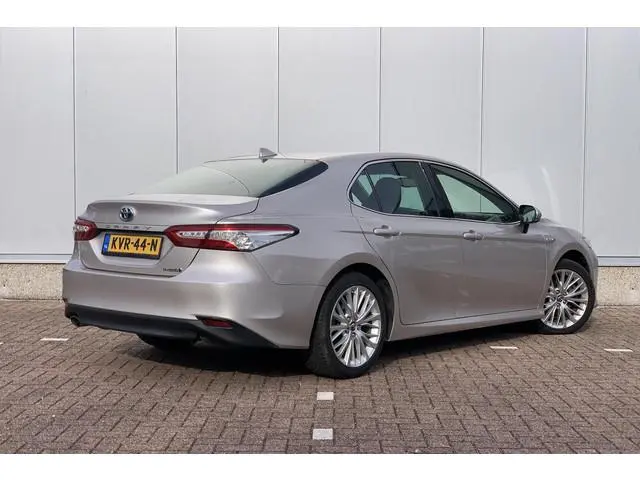 Toyota Camry 2.5 Hybrid Premium / JBL Audio / Stoelverwarming / Heads-Up Display / Camera / Parkeers...