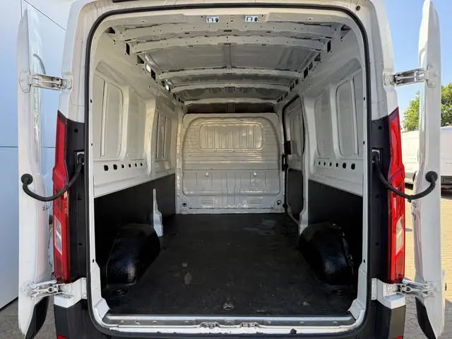 Maxus Deliver9