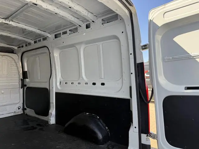 Maxus Deliver9