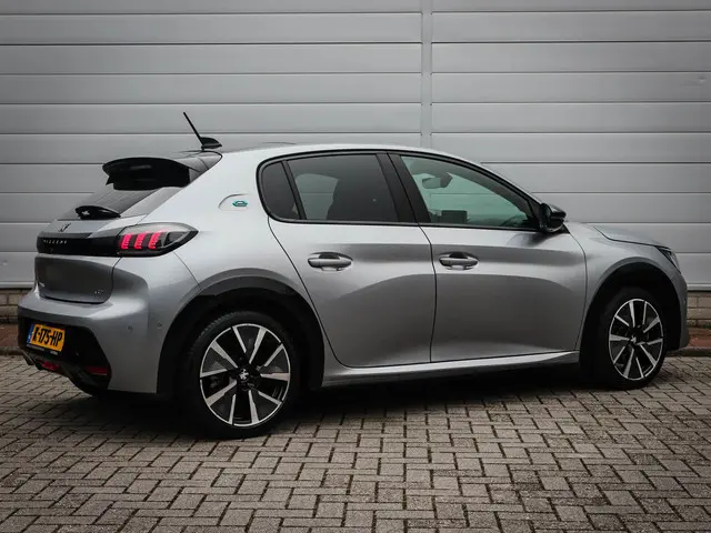Peugeot e-208