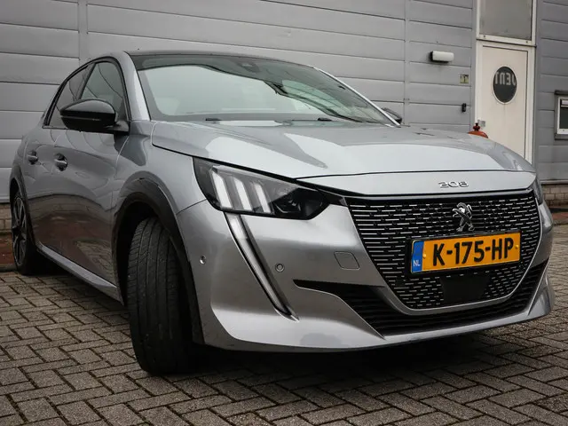 Peugeot e-208