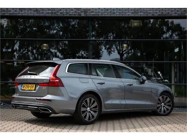 Volvo V60 2.0 B4 R-Design , Adap. cruise, Trekhaak, Leer,