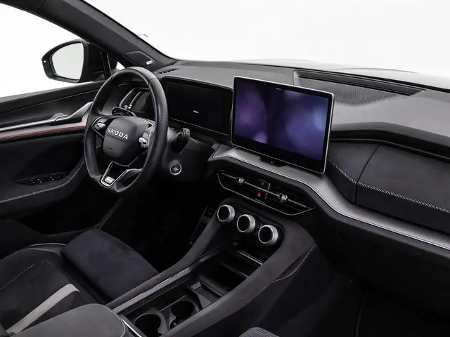 Skoda Kodiaq 1.5 TSI PHEV Sportline Business · Camera · Inklap. Trekhaak · Canton Audio · Matrix LED...
