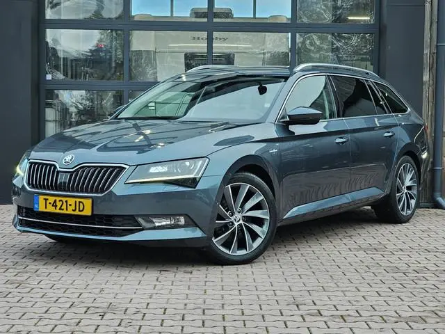 ŠKODA Superb Combi 1.4 TSI ACT Laurent & Klement | Automaat | LED | Trekhaak | Leder | Stoel- & stuu...
