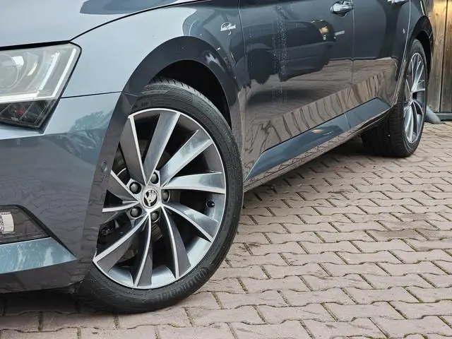 ŠKODA Superb Combi 1.4 TSI ACT Laurent & Klement | Automaat | LED | Trekhaak | Leder | Stoel- & stuu...