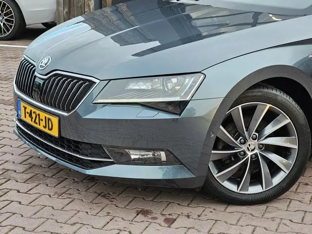 ŠKODA Superb Combi 1.4 TSI ACT Laurent & Klement | Automaat | LED | Trekhaak | Leder | Stoel- & stuu...