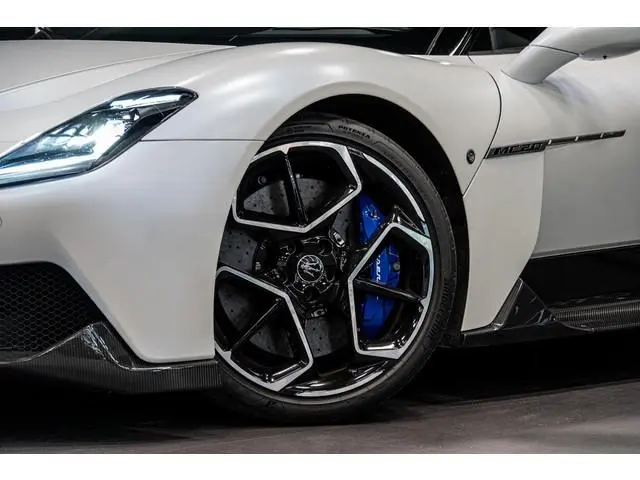 Maserati MC20