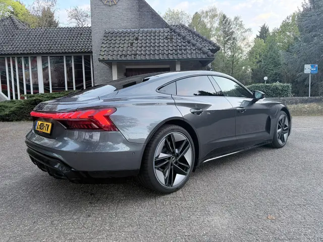 Audi e-tron GT GT edition ZERO Competition 93 kWh | 1/100 | Laser | B&O | Keyless | Origineel NL | 1...