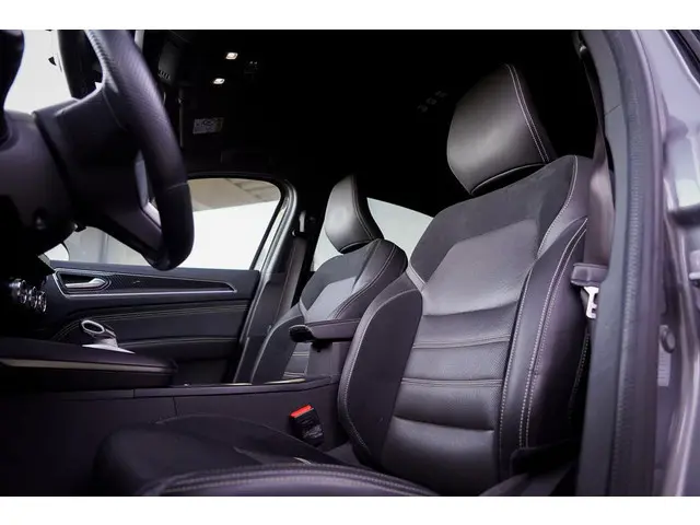 Renault Arkana 1.6 E-Tech hybrid 145 E-Tech engineered / Adaptive Cruise / Stoelverwarming / Dodehoe...