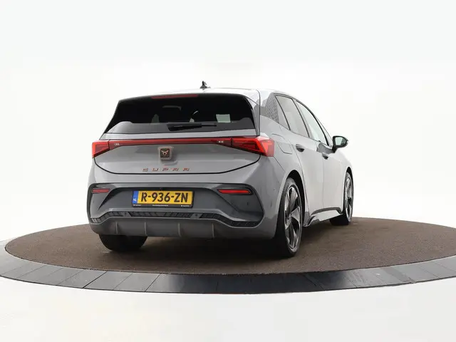 CUPRA Born Business 62 kWh 204pk · Camera · Aadaptive Cruise Control · Sfeerverlichting · Rijprofiel...
