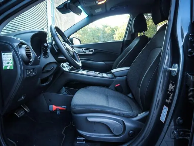 Hyundai Kona EV Fashion 64 kWh Clima | Cruise | Navi | Pdc | Camera | Led | Lichtmetaal | 3 fase lad...