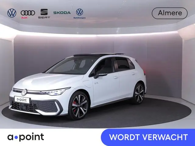 Volkswagen Golf 1.5 eHybrid GTE 272 PK DSG PHEV | Panorama dak | Head up Display | 18" LM velgen | 3...