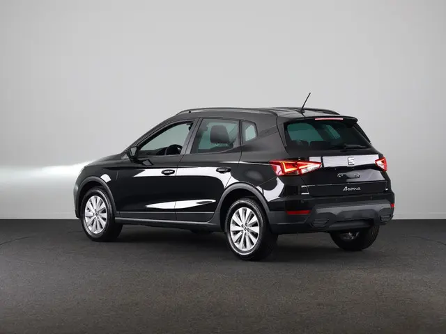Seat Arona Style Business Intense 1.0 70 kW / 95 pk EcoTSI SU | Midnight Black Metallic | Draadloze...