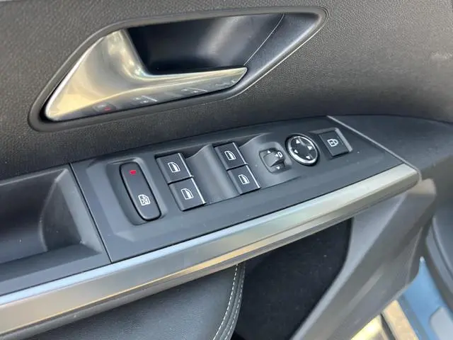 Peugeot e-5008