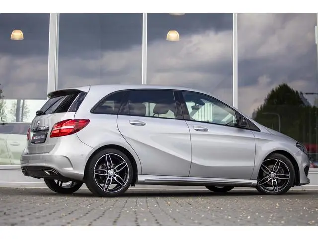 Mercedes-Benz B-klasse 180 AMG Night Edition Plus | Automaat | NL Auto | Trekhaak | Carplay