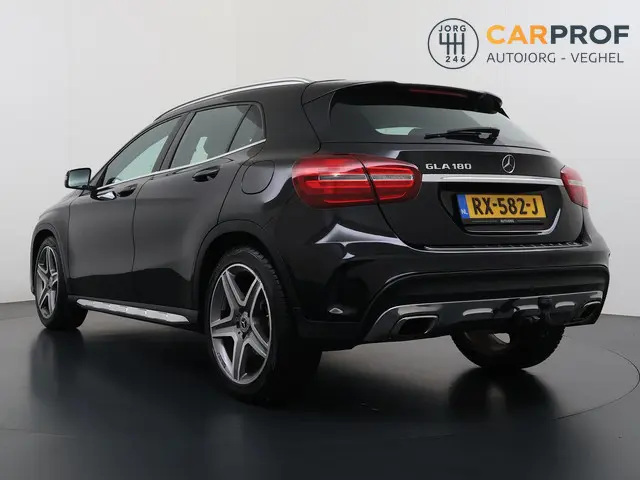 Mercedes-Benz GLA-klasse 180 Business Solution AMG Trekhaak |  Camera | Cruise |