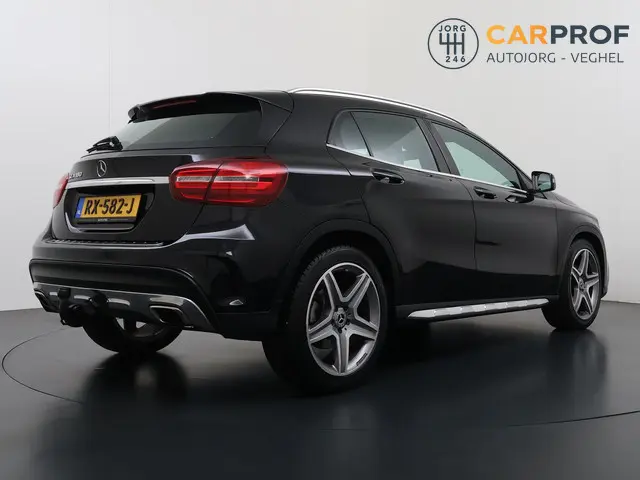 Mercedes-Benz GLA-klasse 180 Business Solution AMG Trekhaak |  Camera | Cruise |