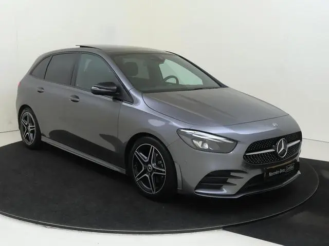 Mercedes-Benz B-klasse 180 Business Solution AMG / Panorama-dak / Night-Pakket / Achteruitrijcamera...