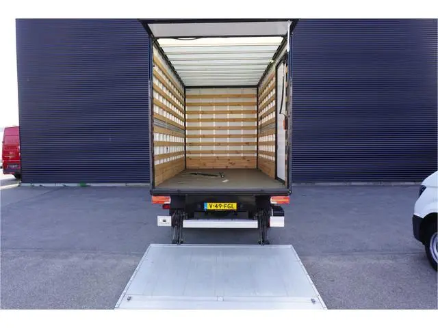 MAN TGE 5.160 160pk Automaat Dubbellucht Bakwagen 444x210x236 Laadklep Zijdeur Apple Carplay