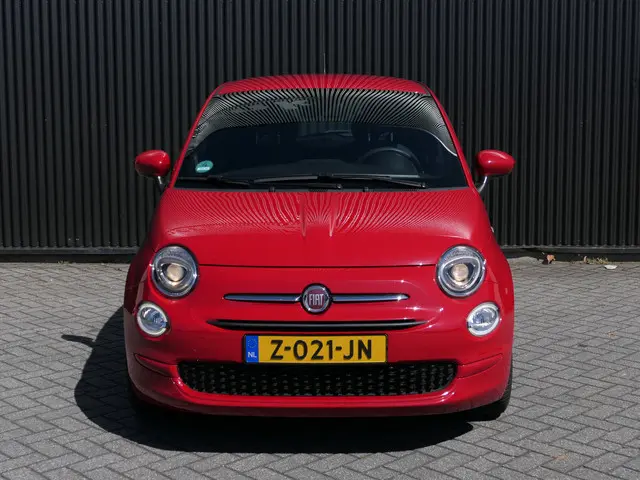 Fiat 500 1.0 Hybrid Club  - Occasion Lease vanaf €339 p/m - Super nette auto! - Lage km-stand! - Cru...