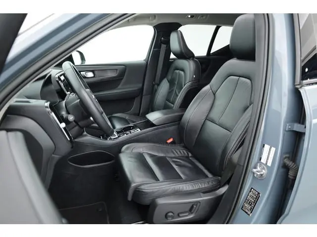 Volvo XC40 1.5 T4 Plug-in hybrid Ultimate Dark | SOH 97.4% | Pano | Apple CarPlay | Stoel-Stuurverw....