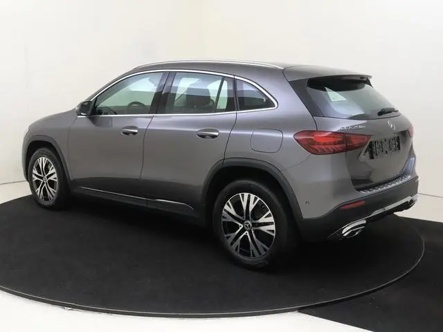 Mercedes-Benz GLA-klasse 250 e Luxury-Line  / Winter Pakket / Sfeerverlichting / 360Graden-Camera /