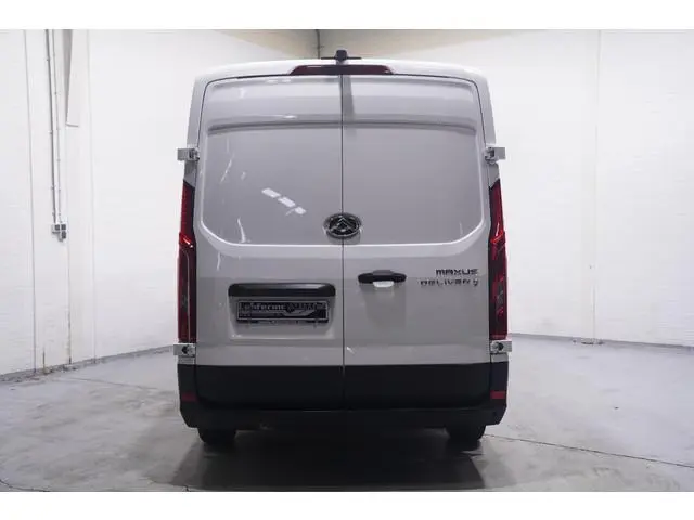 Maxus Deliver9