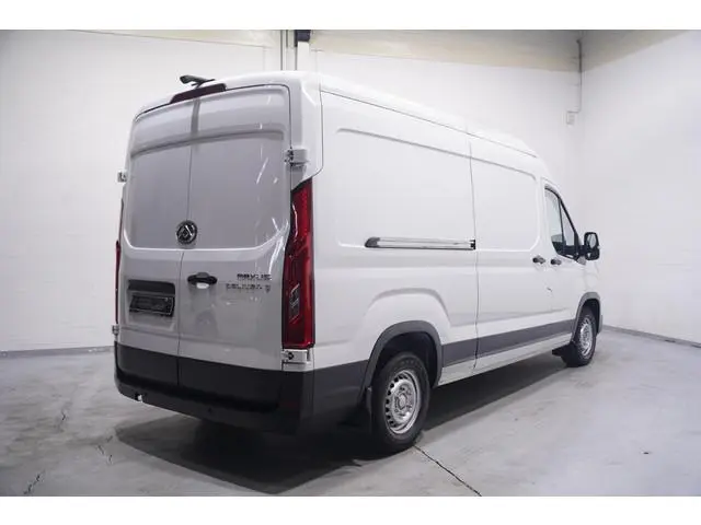 Maxus Deliver9