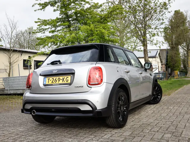 MINI Mini 1.5 Cooper Camden Edition 1e-Eig. & Dealer-Onderh. BOVAG-Garantie. NL-Auto.