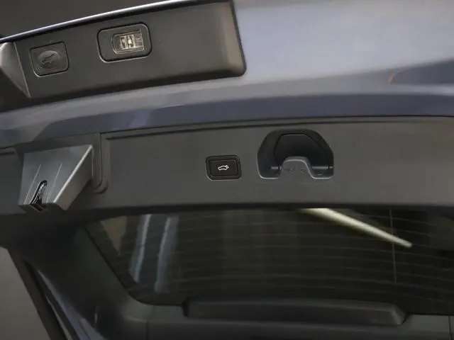 Lynk & Co 02