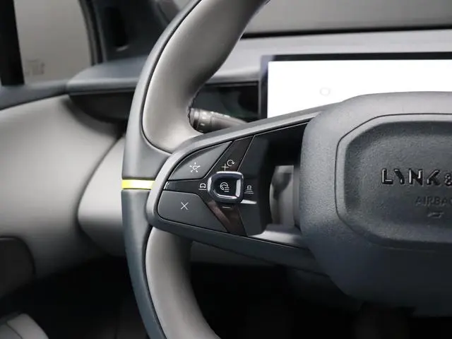 Lynk & Co 02