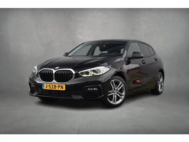 BMW 1-serie 118i Executive Edition | Pano | Apple CarPlay | LED | Virtual