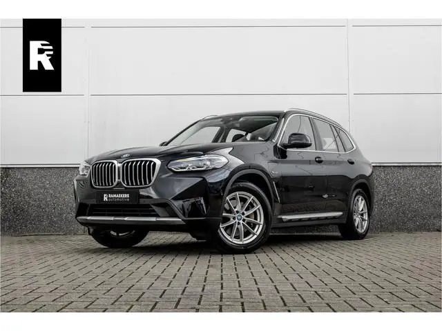 BMW X3 xDrive30e SOH 99% / LED / Camera / All-Season / Carplay /