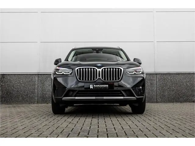 BMW X3 xDrive30e SOH 99% / LED / Camera / All-Season / Carplay /