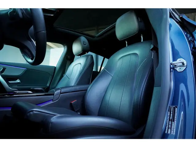 Mercedes-Benz CLA-klasse Shooting Brake 180 d / Aut / Pano / Sfeerverlichting / Leder