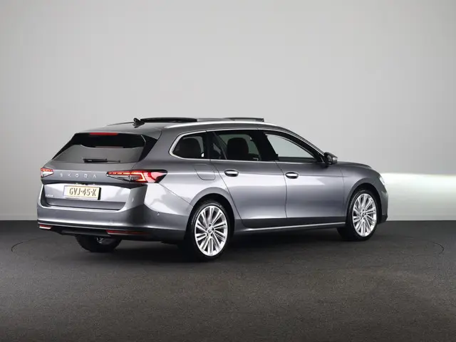 Skoda Superb Combi 1.5 TSI MHEV Business Edition 150 pk DSG | Verlengde garantie | Navigatie | Panor...