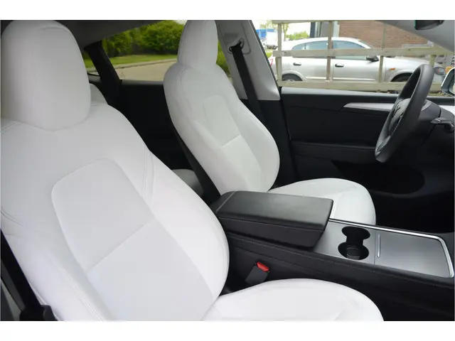 Tesla Model Y RWD 58 kWh LFP Accu, Trekhaak, 20" AutoPiloy3.0 Ryzen