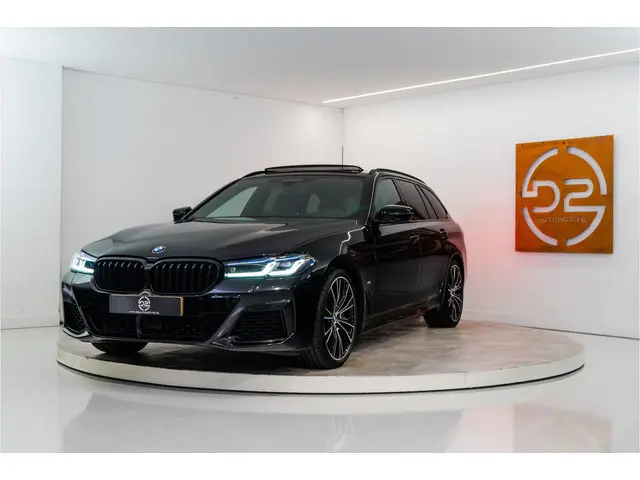 BMW 5-serie Touring 540i xDrive High Executive M Sport 334PK | Vierwiel sturing | Laser | Pano | HUD...